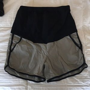 Maternity athletic shorts